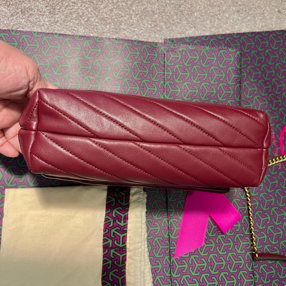 Tory Burch Kira Chevron Burgundy Red Soft Leather Crossbody/shoulder Bag - Picture 2 of 7